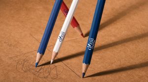 Crayon De Bois Doré Dinii